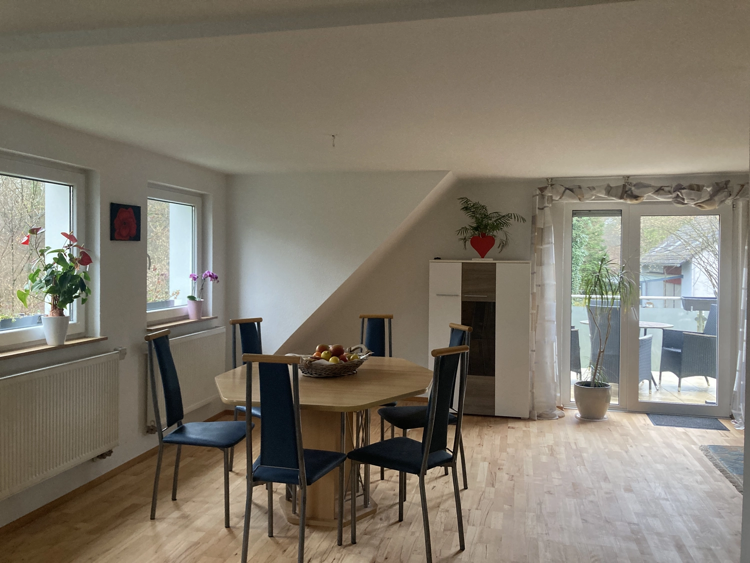 AusZeit  — Apartment am Kölner Stadtrand — Rösrath — Esszimmer