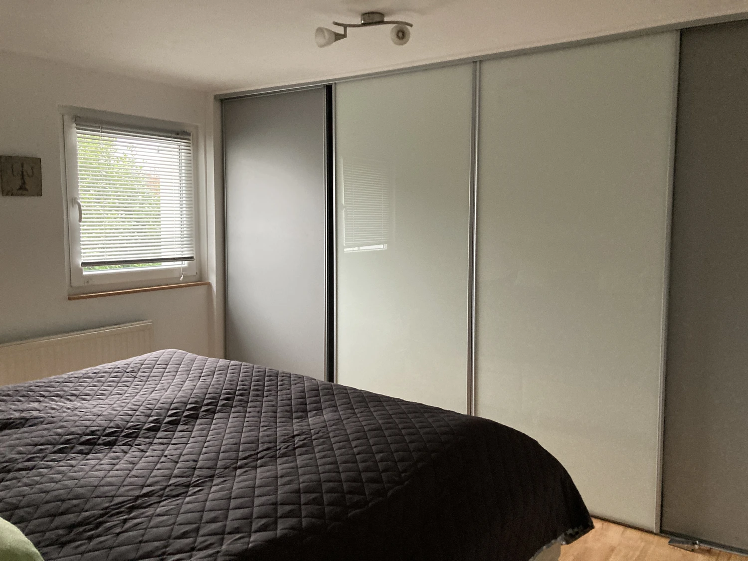 AusZeit  — Apartment am Kölner Stadtrand — Rösrath — Schlafzimmer